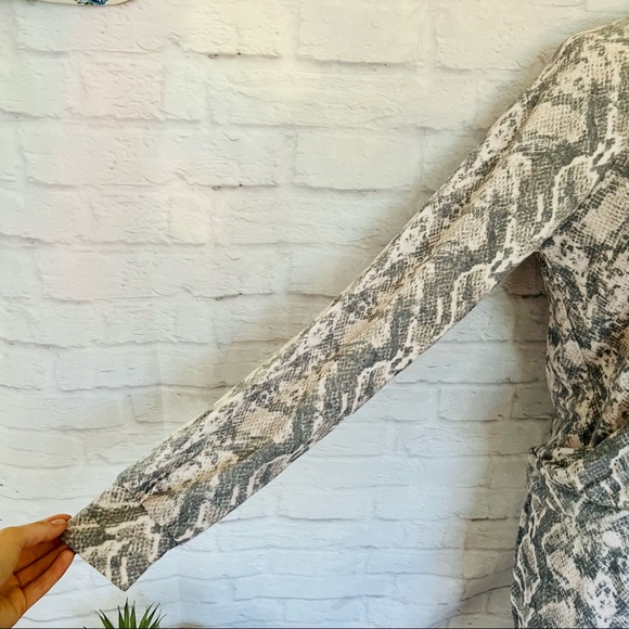 Snake Print Lounge Set - Picture 3 of 11